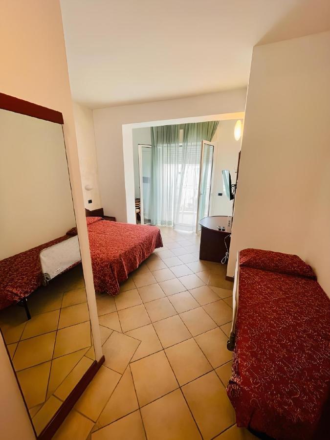 Hotel Europa Мизано-Адриатико Номер фото